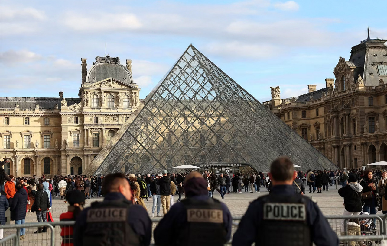 The Louvre Heist: Daylight Robbery