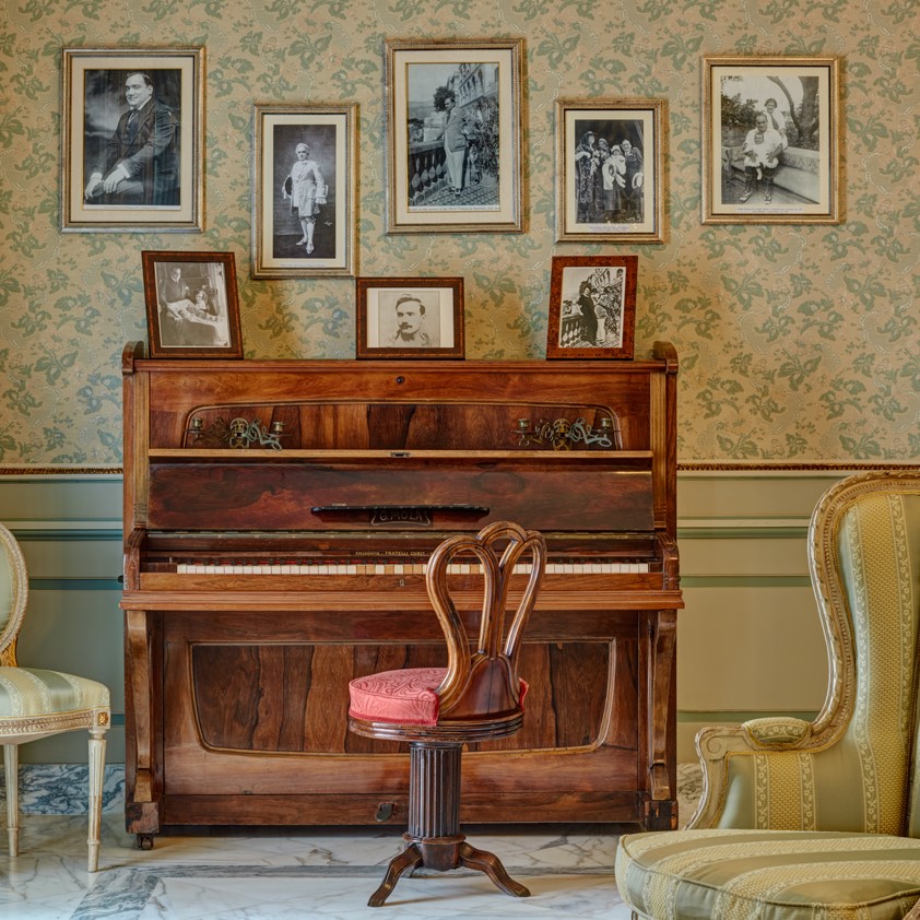 Piano dedicated to Enrico Caruso 